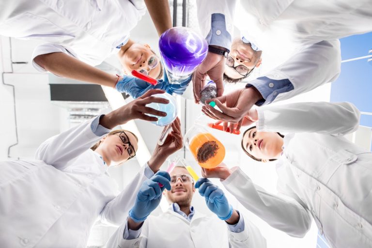 The Experimental Lab Work of Max Born and Quantum Mechanics